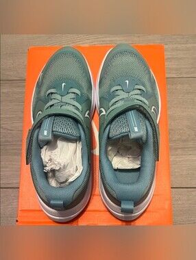 New! Nike Cosmic RunnerLittle Kids' Shoes Sneakers Boys Girls Green Size 3Y NIB!